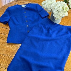 Le Suit royal blue line shirt sleeve suit.  Skirt and jacket.  Size 10.